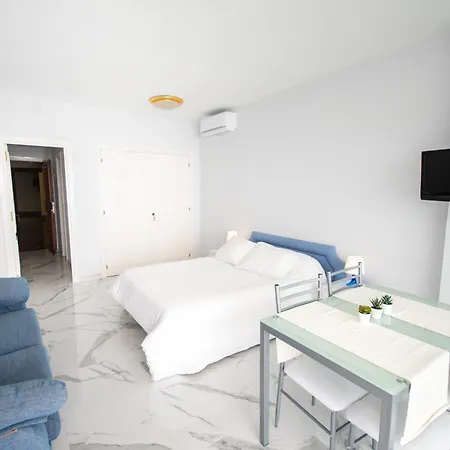 Cubo's Estudio Castillo De Santa Clara Apartment *