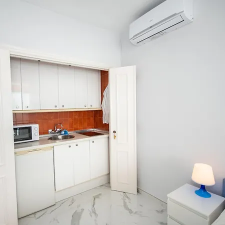 Cubo's Estudio Castillo De Santa Clara Apartment *